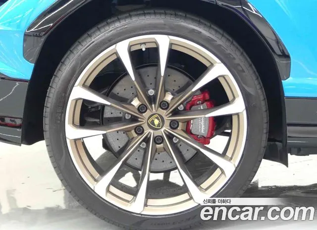 Lamborghini Urus — Фото автомобиля 10