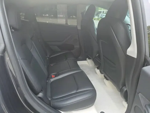 Tesla Model Y — Фото автомобиля 14