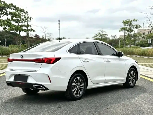 Changan Eado — Фото автомобиля 7