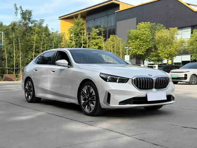BMW 5 Series — Фото автомобиля 2