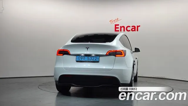 Tesla Model Y — Фото автомобиля 4