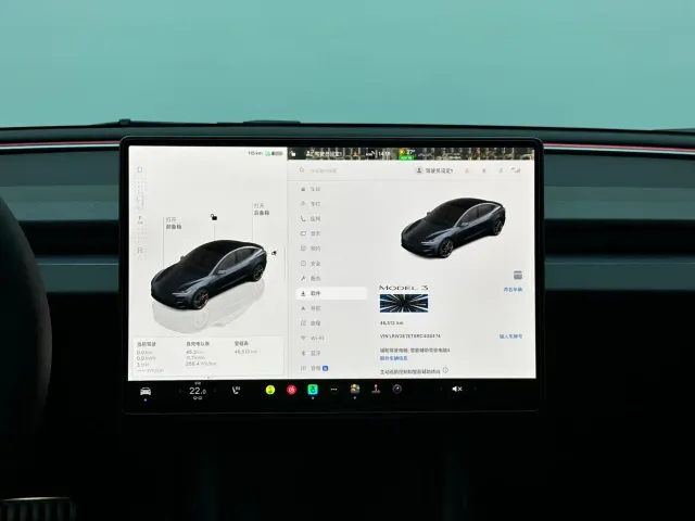 Tesla Model 3 — Фото автомобиля 15
