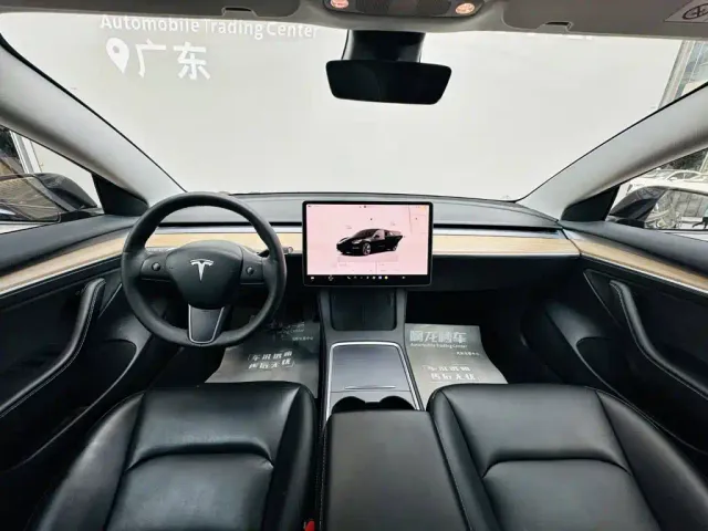 Tesla Model 3 — Фото автомобиля 6