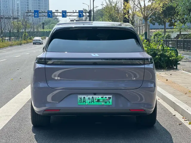 Li Auto Li Auto L6 2025 Pro Smart Renewal Edition — Фото автомобиля 6