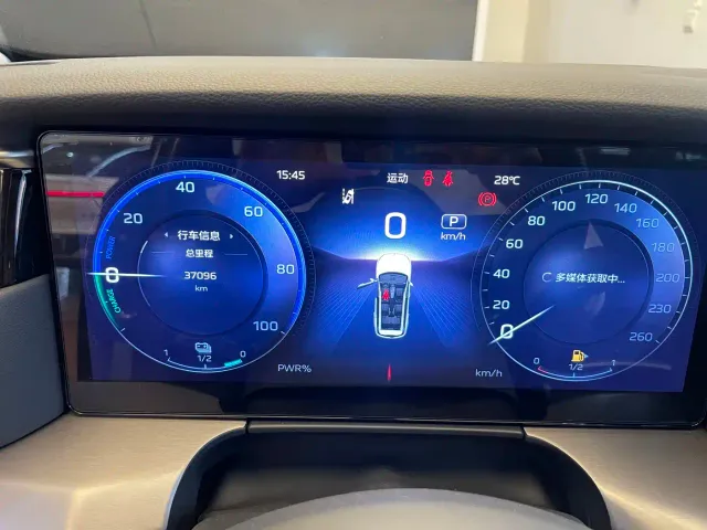 Hongqi HS7 PHEV — Фото автомобиля 9
