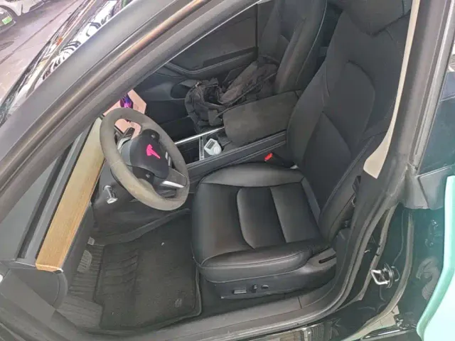 Tesla Model 3 — Фото автомобиля 14