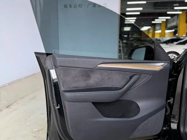 Tesla Model Y — Фото автомобиля 11