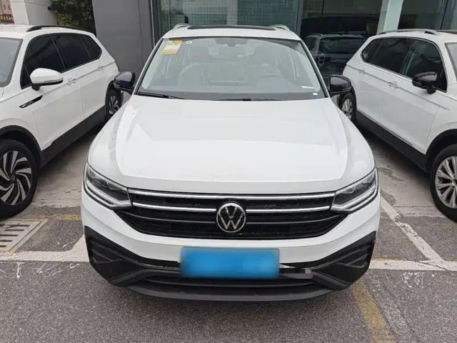 Volkswagen Tiguan L — Фото автомобиля 2