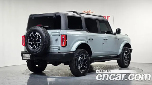 Ford Bronco — Фото автомобиля 2
