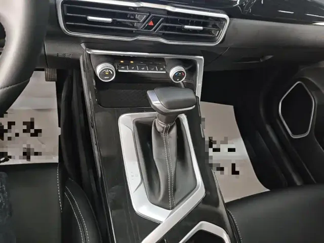 Geely Binyue — Фото автомобиля 13