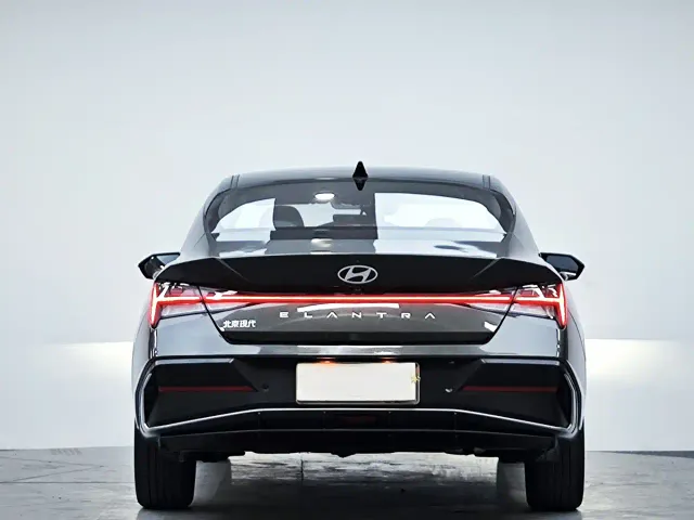 Hyundai Elantra — Фото автомобиля 6