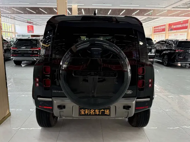Land Rover Defender — Фото автомобиля 6