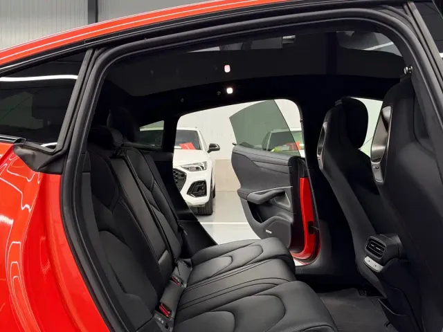 Xiaomi SU7 — Фото автомобиля 10