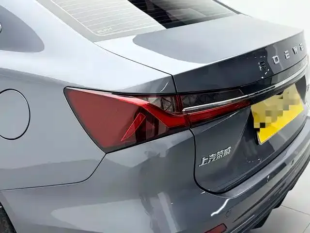 Roewe i5 — Фото автомобиля 16