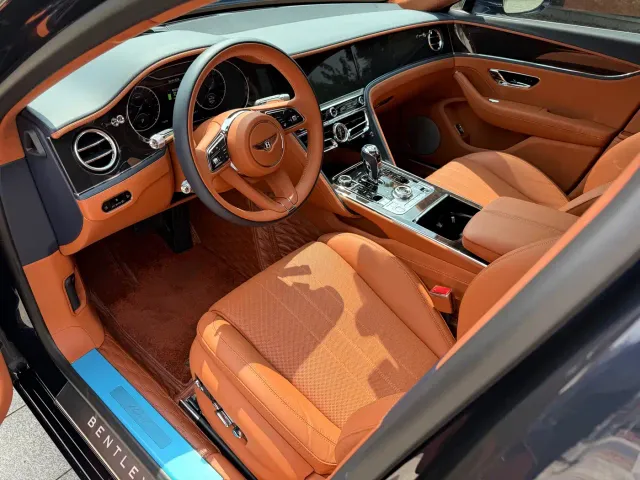 Bentley Flying Spur — Фото автомобиля 8
