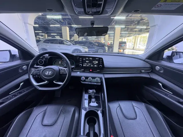 Hyundai Elantra — Фото автомобиля 10