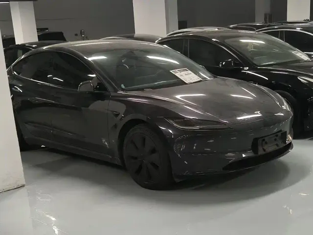Tesla Model 3 — Фото автомобиля 16