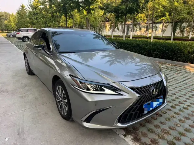 Lexus ES — Фото автомобиля 3