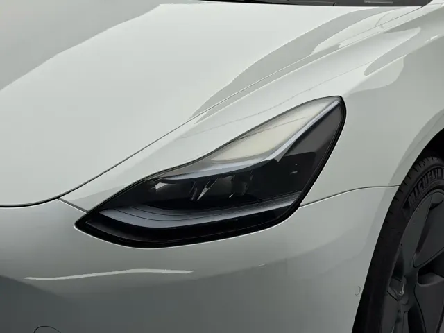 Tesla Model 3 — Фото автомобиля 5
