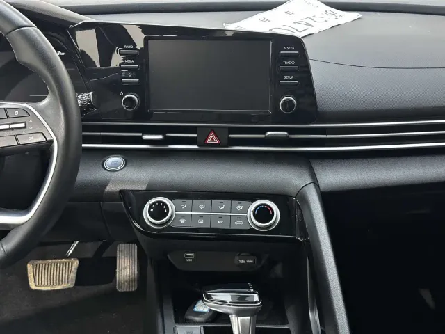 Hyundai Elantra — Фото автомобиля 9