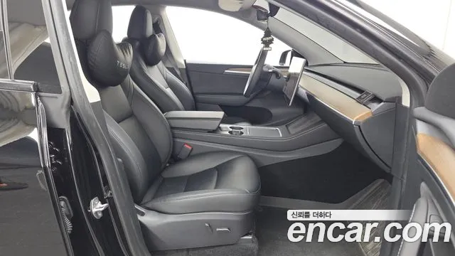 Tesla Model Y — Фото автомобиля 17