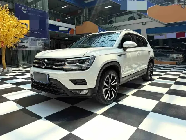 Фотография автомобиля — Volkswagen Tharu