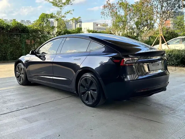Tesla Model 3 — Фото автомобиля 5