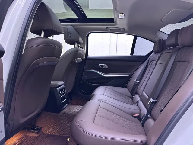BMW BMW 3 Series 2024 325Li M Sport Shadowline Package — Фото автомобиля 9