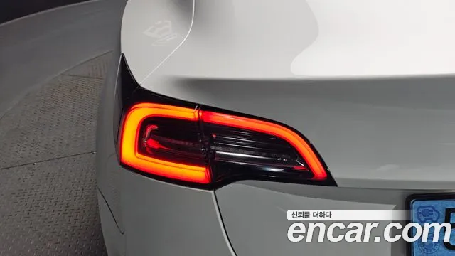 Tesla Model 3 — Фото автомобиля 7