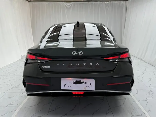 Hyundai Elantra — Фото автомобиля 5
