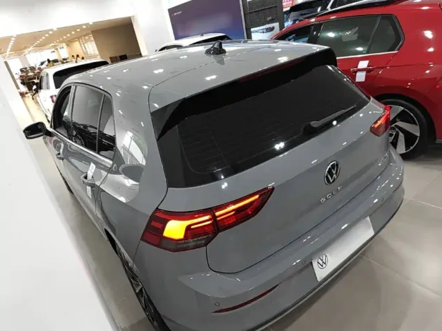 Volkswagen Golf — Фото автомобиля 4