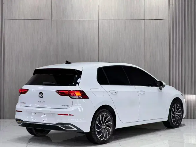 Volkswagen Golf — Фото автомобиля 11