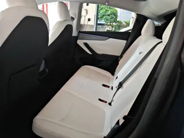 Tesla Model Y — Фото автомобиля 16
