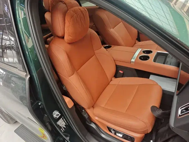 Li Auto L9 — Фото автомобиля 24