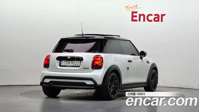 Mini Cooper Cooper Classic Plus — Фото автомобиля 2