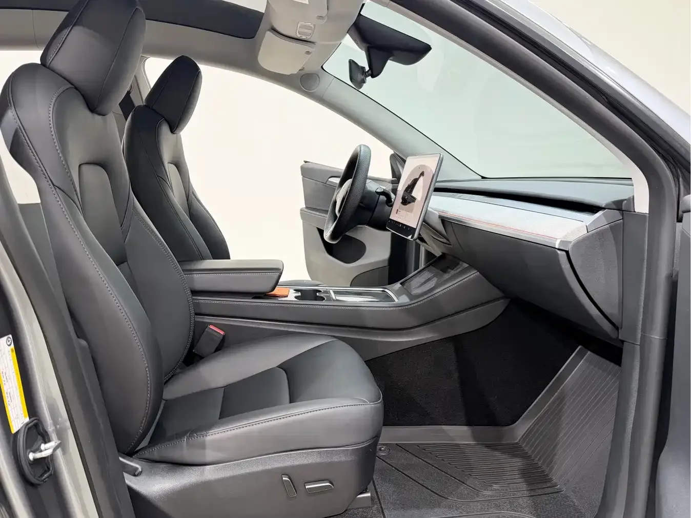 Tesla Model Y 2024 Rear-Wheel Drive Version — Фото автомобиля 11