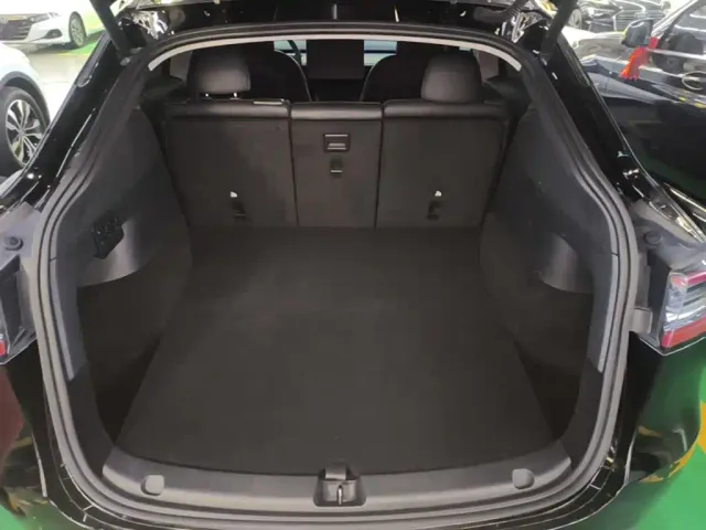 Tesla Model Y — Фото автомобиля 18