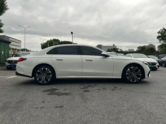 Mercedes-Benz E-Class — Фото автомобиля 14