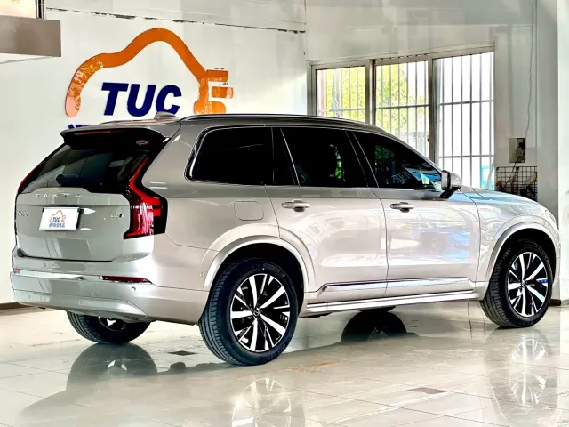 Volvo XC90 — Фото автомобиля 6