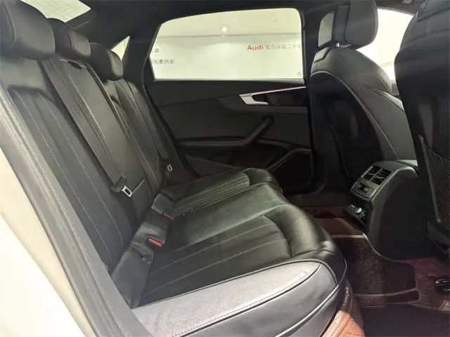 Audi A4L — Фото автомобиля 7