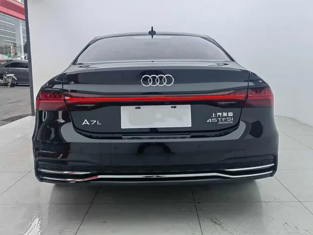 Audi A7L — Фото автомобиля 16