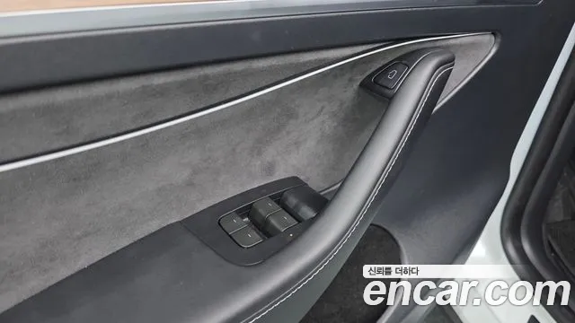 Tesla Model Y — Фото автомобиля 26
