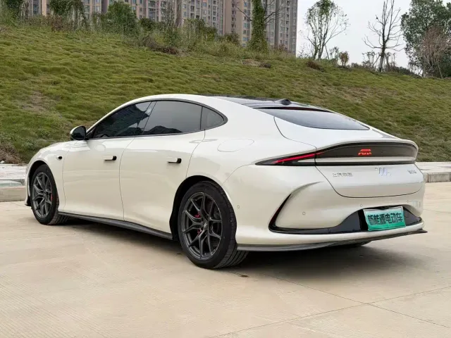 IM Motors L6 — Фото автомобиля 7