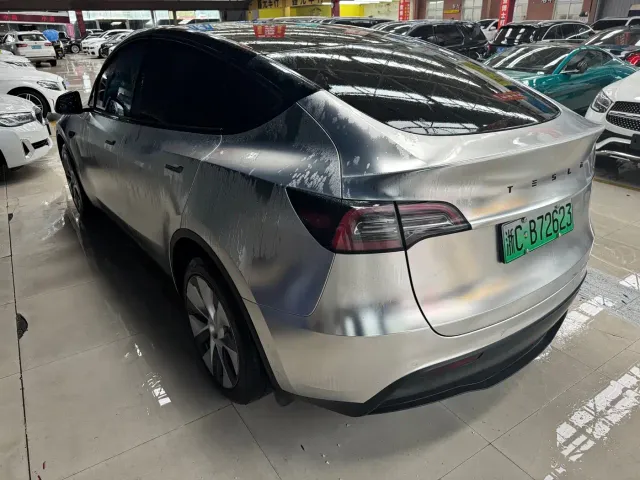 Tesla Model Y — Фото автомобиля 7