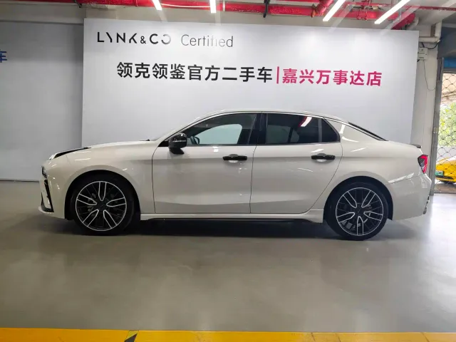 Lynk & Co 03 — Фото автомобиля 11