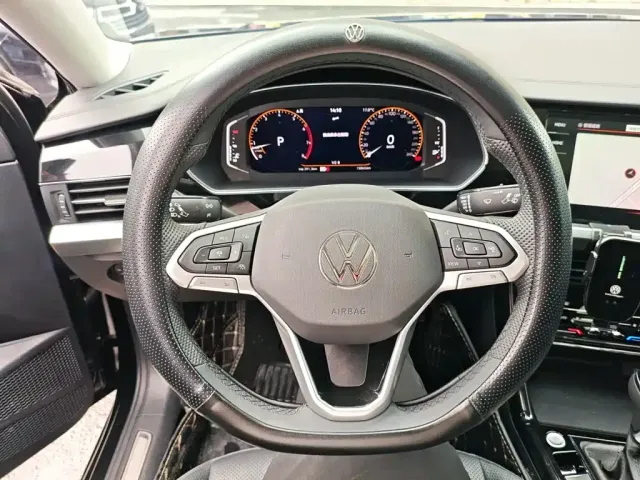 Volkswagen Passat — Фото автомобиля 6