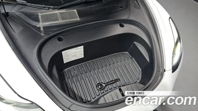 Tesla Model 3 — Фото автомобиля 8