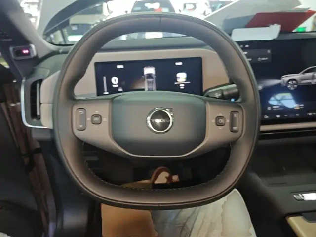 Volvo XC70 Plug-in Hybrid — Фото автомобиля 10