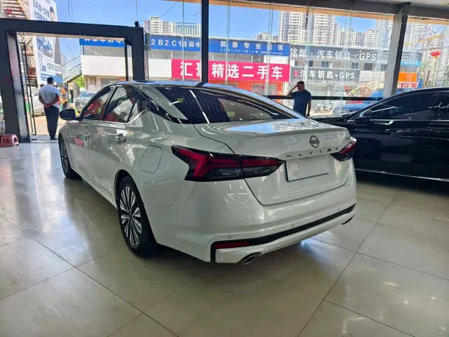 Nissan Teana — Фото автомобиля 12