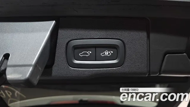 Вольво XC60 — Фото автомобиля 25